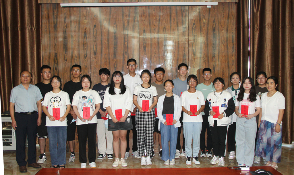 潔晶集團(tuán)舉行2022年職工子女高考獎學(xué)金發(fā)放儀式 潔晶集團(tuán)舉行2022年職工子女高考獎學(xué)金發(fā)放儀式